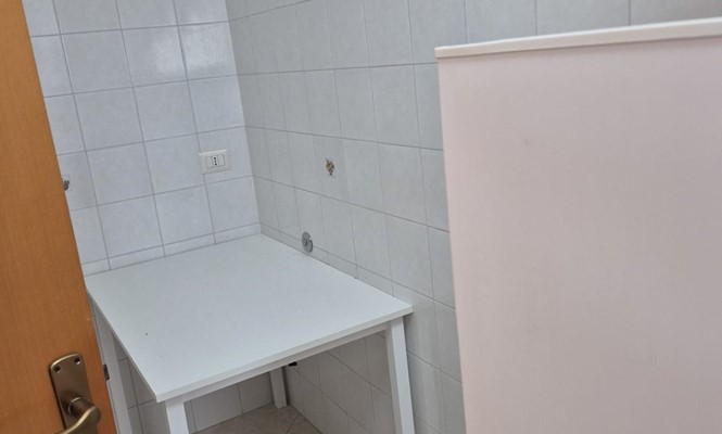 Struttura per uso commerciale in Vendita a Carmiano - via  IV Novembre