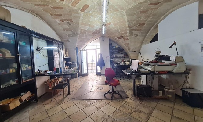 Negozio Commerciale a Lecce - via  B. Croce - Partigiani