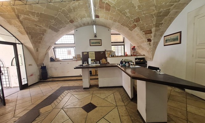 Negozio Commerciale a Lecce - via  B. Croce - Partigiani
