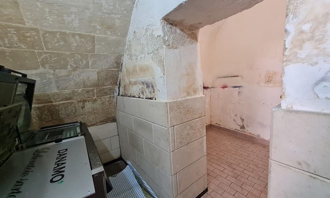Negozio Commerciale a Lecce - via  B. Croce - Partigiani