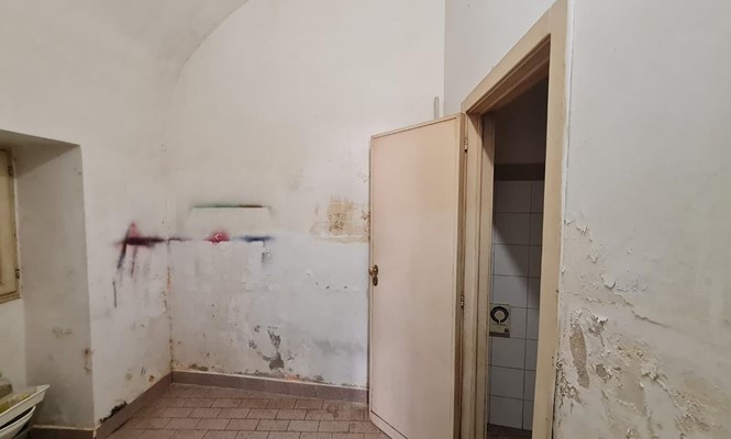 Negozio Commerciale a Lecce - via  B. Croce - Partigiani