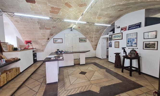 Negozio Commerciale a Lecce - via  B. Croce - Partigiani