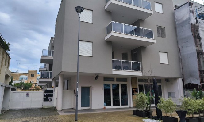 Stabile/palazzo in Vendita a Lizzanello - via  Lecce