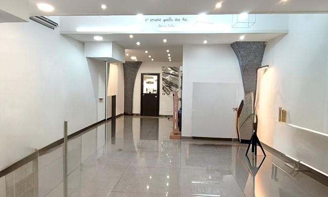 Pub in Vendita a Lequile - via Osanna