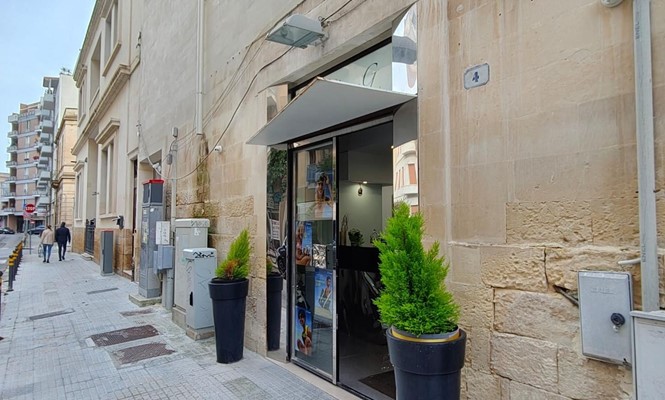 Pub in Vendita a Lequile - via Osanna