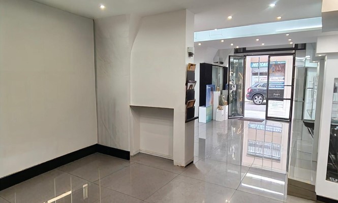 Pub in Vendita a Lequile - via Osanna