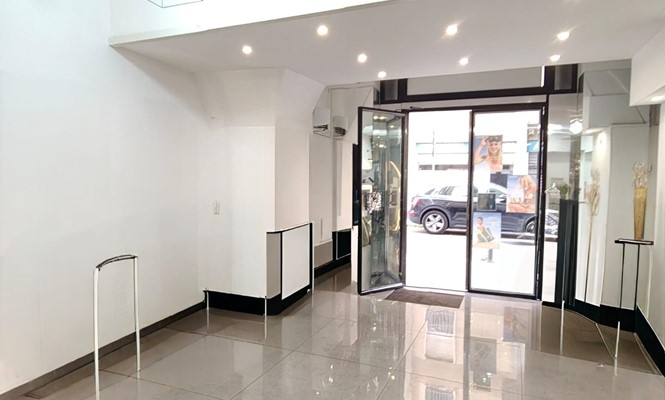 Pub in Vendita a Lequile - via Osanna