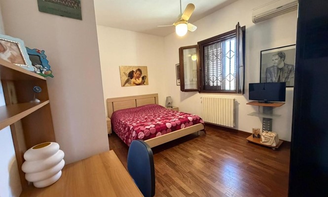 Ufficio in Vendita a Campi Salentina - via Pacinotti, Campi Salentina