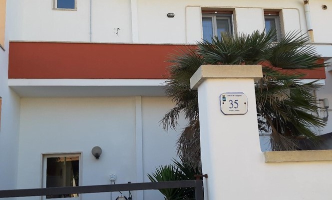 Struttura per uso commerciale in Vendita a Carmiano - via  IV Novembre