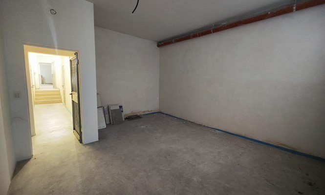 Stabile/palazzo in Vendita a Lizzanello - via  Lecce