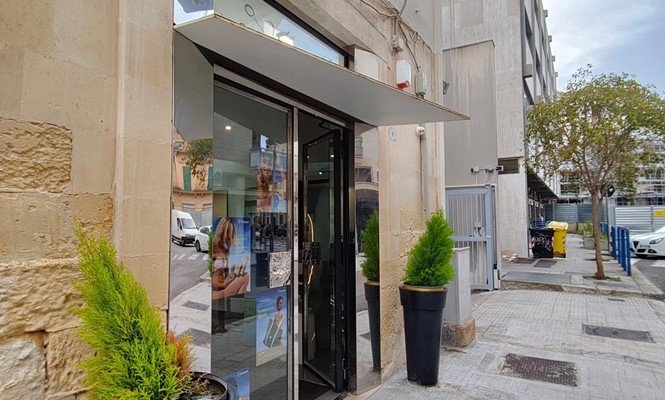 Pub in Vendita a Lequile - via Osanna